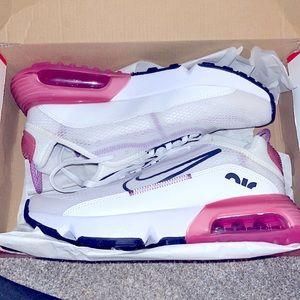 Nike Air Max 2090 size 7 Y = 8.5 in woman